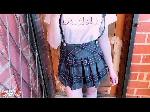 ❤️ Schoolgirl Sucks a dick gu domhainn agus fucks an àite clasaichean. ❌  Porno  leinn  ❌️